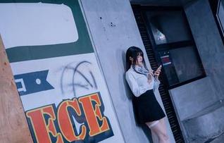 跟随夏小秋秋秋的丝袜美图，发现写真艺术中的美与个性.txt