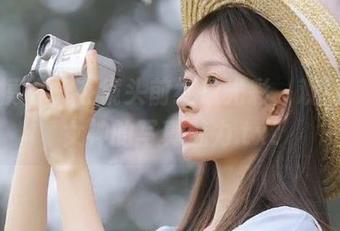 大生模拍 – 在镜头前绽放光彩，观看饭饭女神的写真魅力.txt