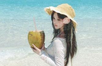 头条女神 – 与众不同的选择：周思超天台写真中的另类图库资源.txt