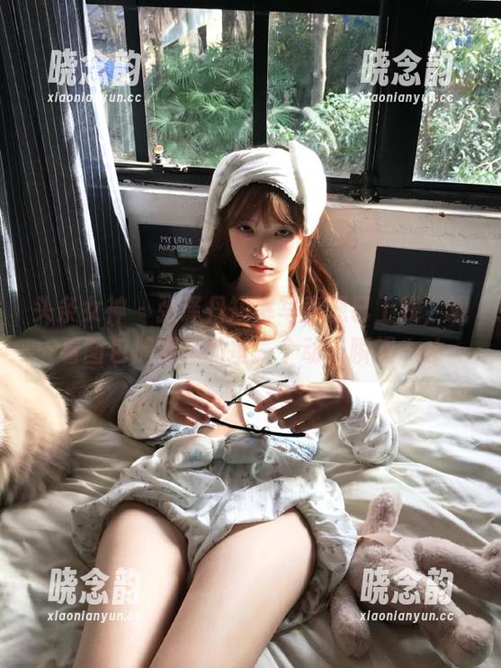 头条女神 - 张译丹短裤写真现已上线，观看图包捕捉她的每一个动人瞬间.txt
