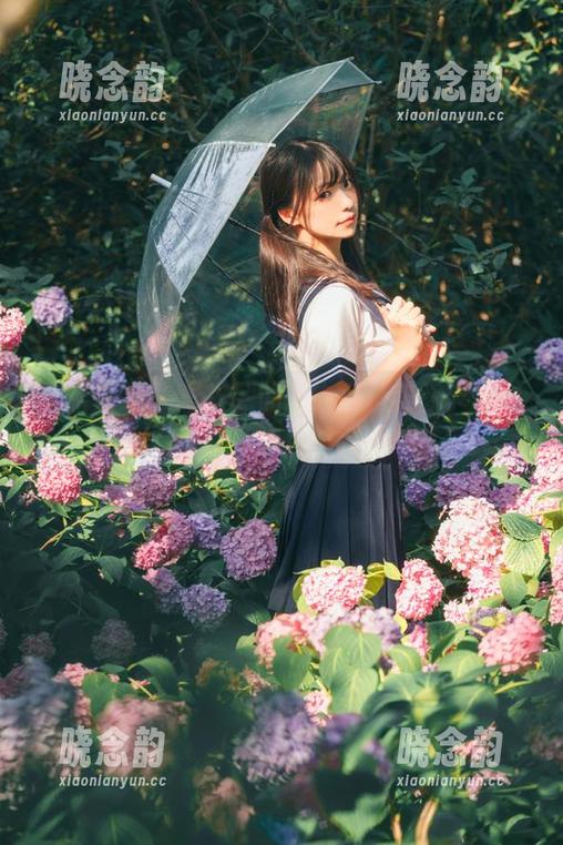 头条女神 - 李梓熙的内衣私房美图：一场视觉盛宴与心灵的对话.txt