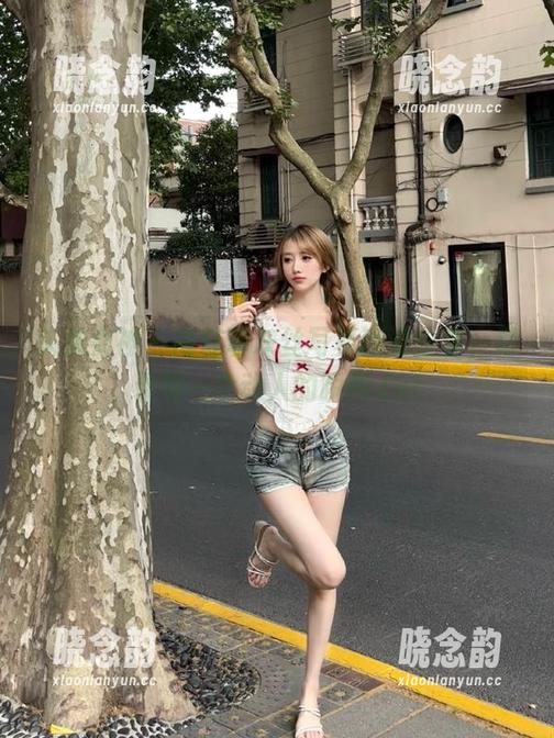头条女神 - 高韩菲灰丝写真高清分享，记录每一个动人的瞬间.txt