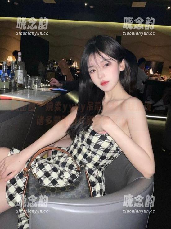 微密圈 - 婉柔yyyy吊带风格在线展现，诸多美丽图片随你畅享.txt