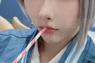 宫本樱的时尚棉袜写真，必备壁纸让你的手机与众不同！.txt