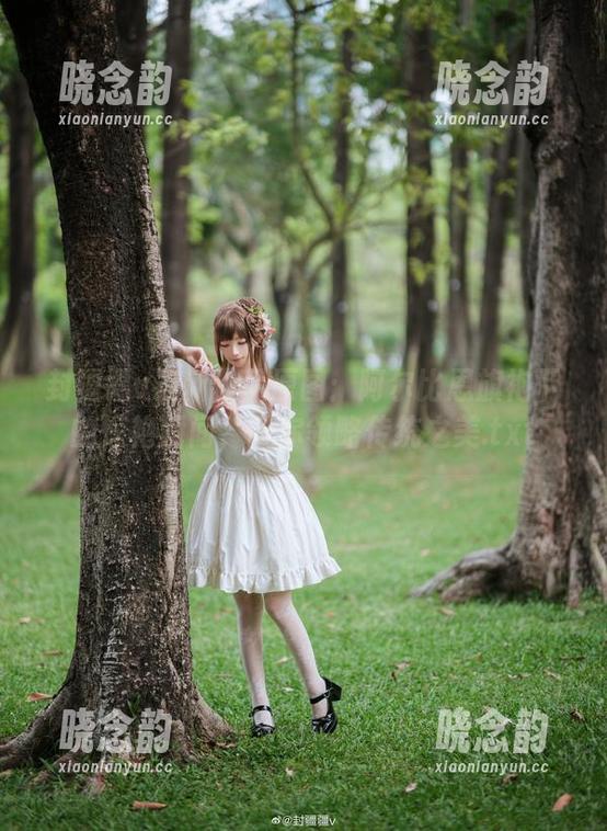 封疆疆v最新作品原图：阿尔比恩旗袍下的惊艳瞬间，带你领略传统之美.txt