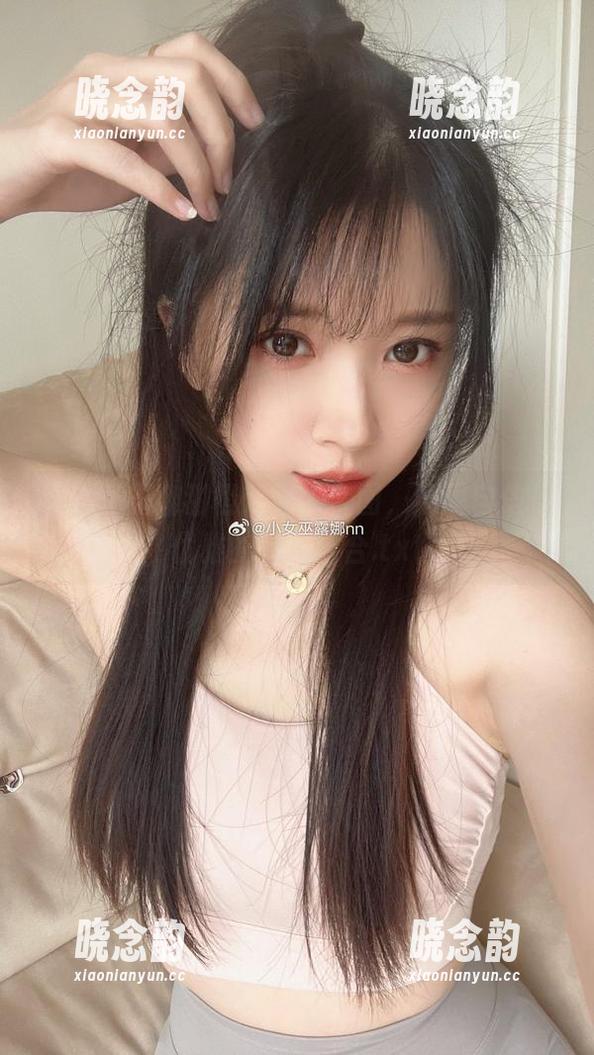 小女巫露娜甜橙：迷人套图，展现自信与优雅的完美结合.txt