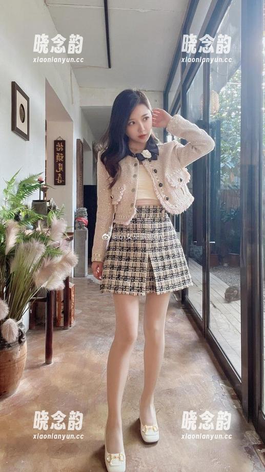 小女巫露娜私拍空姐写真集：原图记录工作与美丽的完美结合.txt