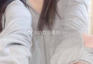 体验小女巫露娜的梦幻睡衣全套图包，仿佛走进了星空之中！.txt