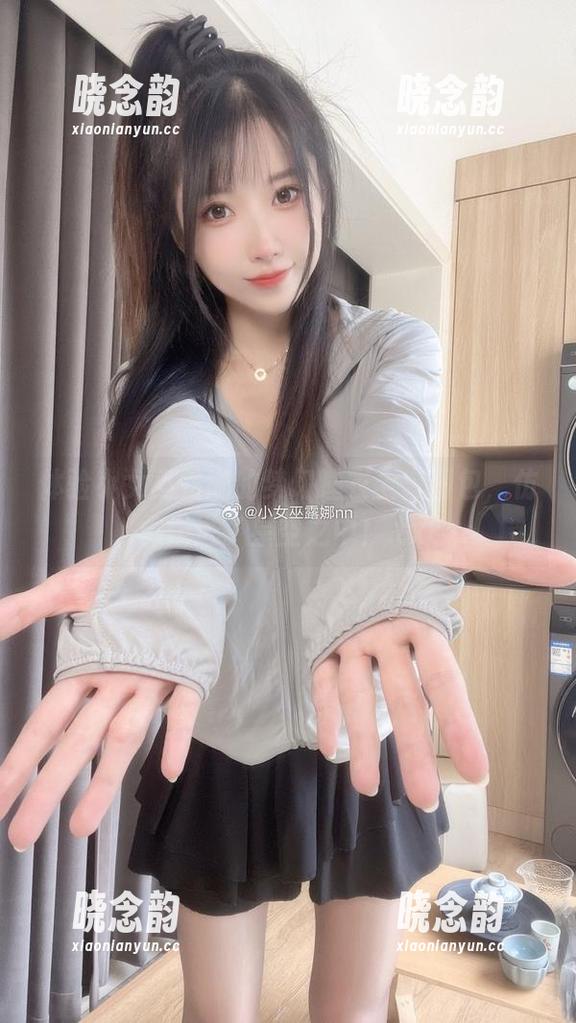 体验小女巫露娜的梦幻睡衣全套图包，仿佛走进了星空之中！.txt