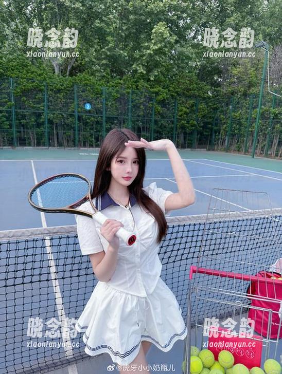 小小奶瓶儿万圣节写真作品合集：我的万圣节是怎样用自嘲打破传统的界限.txt