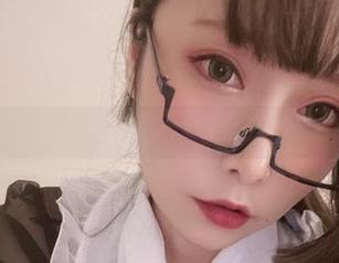 小泉学姐吖的私房图集：与剧情一同享受每一个美丽瞬间.txt