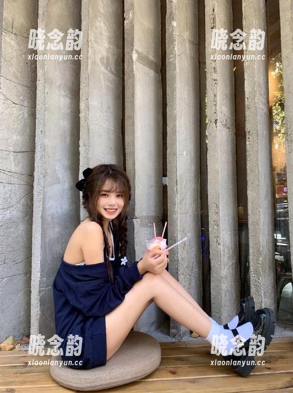 少女秩序 - 探索小满的牛仔裤艺术，精致原图合集为你揭示时尚秘密.txt