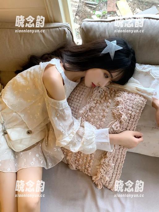 少女秩序 - 小葵女王的在线写真之旅，探索她每一张原图背后的动人故事与情感。.txt