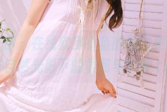 少女秩序 – 在线欣赏小鱼的纯白美图，感受自然光影下的柔和与宁静.txt