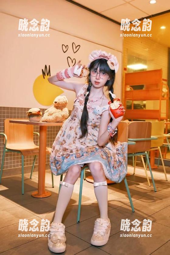 新鲜出炉！少女秩序的可爱白丝卫衣原图更新，一秒爱上！.txt