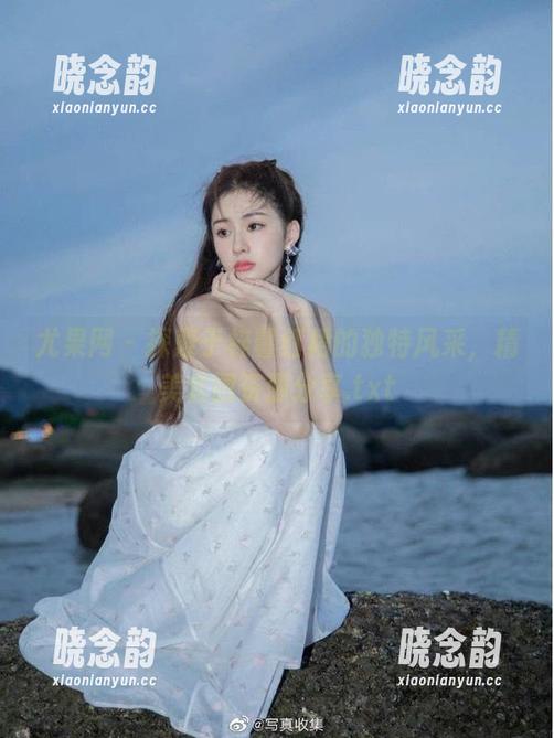 尤果网 - 探索于梓馨红裙的独特风采，精美套图资源分享.txt