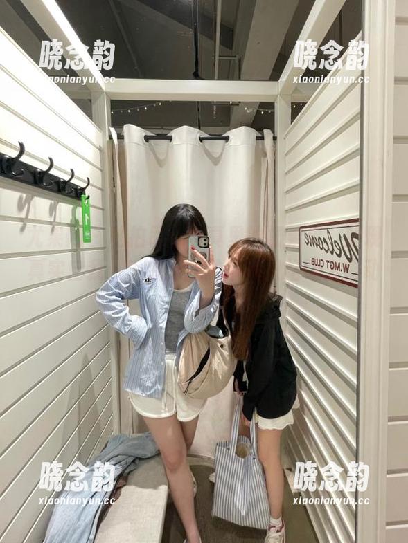 尤果网 - 私拍吊带写真里的杨果果，展现真实自我，千变万化的图片风格让人心动！.txt