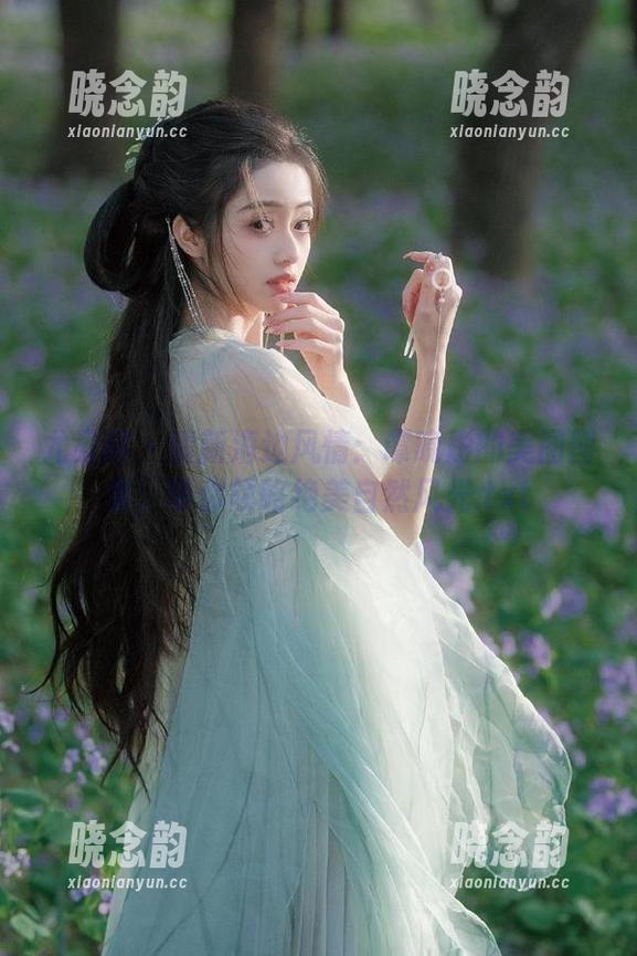 尤果网 - 清新海边风情：谭晓彤的美图图集，带你领略绝美自然风光.txt