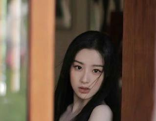 尤物馆 – 缤纷无圣光：婕西儿jessie的白丝图集让你感受不一样的浪漫！.txt