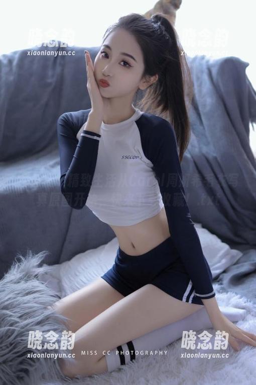 尤蜜荟 - 精致生活从Carol周妍希毛衣写真原图开始，快来下载收藏！.txt