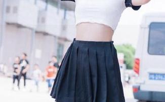 尤蜜荟 – Emily尹菲职业装私拍图包，揭秘精英女性职场必备时尚单品！.txt