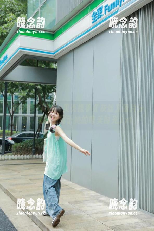 尤蜜荟 - little贝壳携手《灰丝》图片分享，绘制出属于她的唯美时光.txt