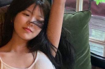 尤蜜荟 – 心上可Flora校园高清图集：每一张照片都在诉说校园的故事与梦想。.txt