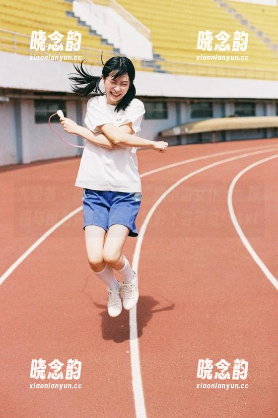 尤蜜荟 - 精致写真集“熊小诺女仆”，原图与图包完美结合，精彩不容错过！.txt