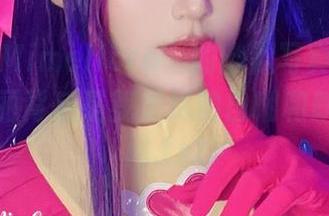 “弥美MimeNora”的幽默写真套图分享：美丽背后是我无尽的自嘲和跌倒的瞬间.txt
