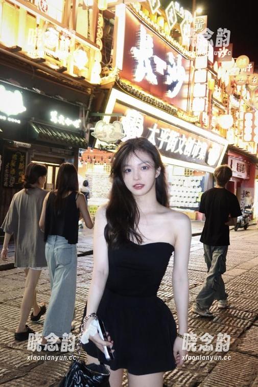 微密圈 - 全新更新：徐绾绾yyyy校园写真套图，感受学子风采的灵动魅力.txt
