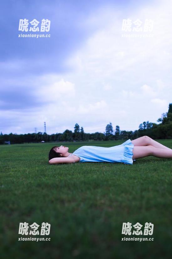 微密圈 - 你的感官盛宴：徐莉芝透过无圣光图片展现透明写真之美.txt