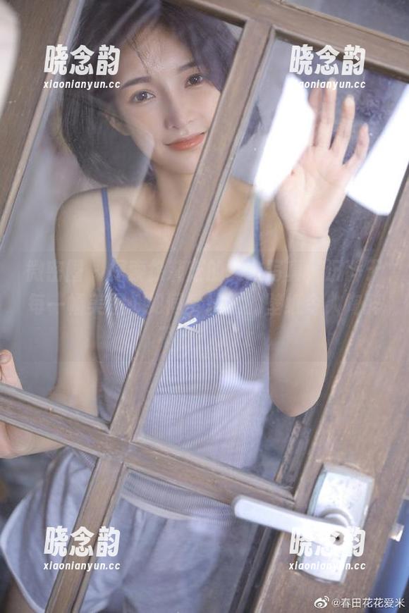 微密圈 - 探索徐莉芝的女友写真，沉醉于每一幅美图，如同梦境般的壁纸令人陶醉不已！.txt