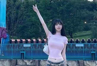 慕丝女郎全新精选写真集，白色连衣裙肉丝诠释无尽的柔美.txt