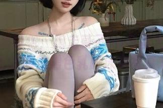 梦幻私房图包：抱走莫子aa与萤火虫长隆水上乐园的黑色乳胶泳衣写真.txt