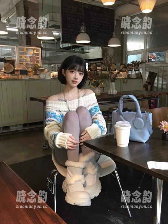 梦幻私房图包：抱走莫子aa与萤火虫长隆水上乐园的黑色乳胶泳衣写真.txt