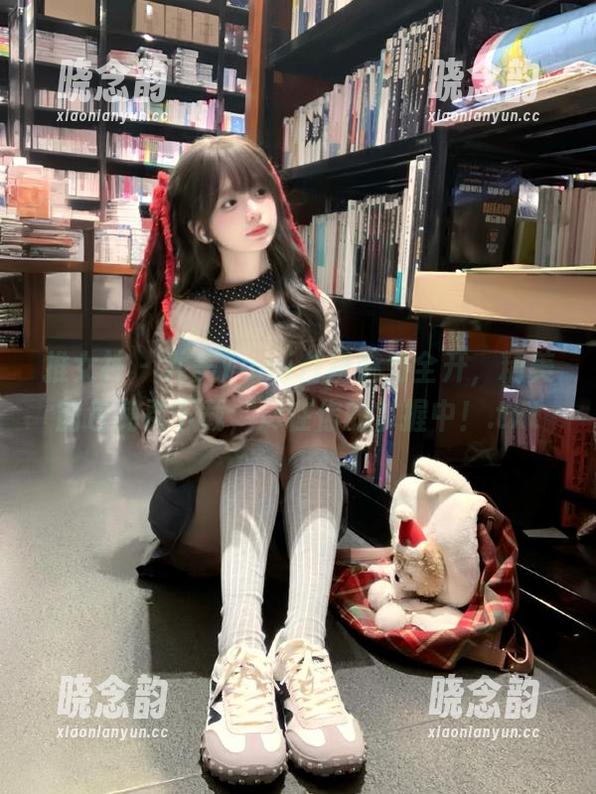 推女神 - 尤美Yumi白裙魅力全开，精美图包免费下载，尽在你的掌握中！.txt