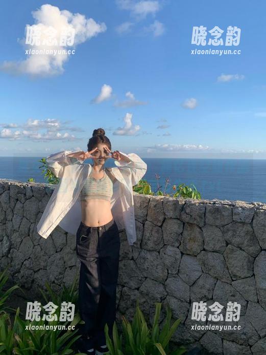 推女神 - 体验空中风尚：施忆佳空姐作品原图带您探索飞行定制生活.txt