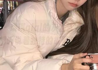 推女神 – 琪琪qlql的灰丝艺术图包：每一幅都诉说着独特的故事与情感.txt
