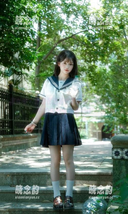 推女神 - 谭晓彤透明世界全集：欣赏原图中的内心与表达.txt