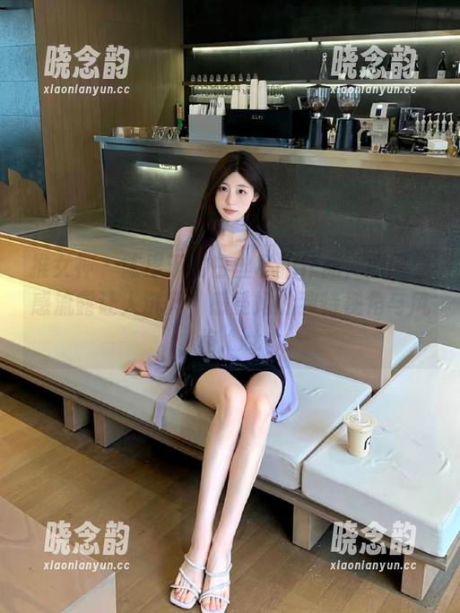 推女神 - 陈思琪的白丝私拍作品，原图情感流露让人沉醉，感受她的独特视角与风格.txt
