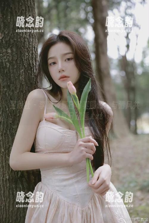 星颜社 - 李丽莎夏日写真图册：与清风共舞的夏日邂逅.txt