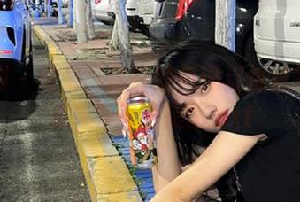 微密圈 – 看是可馨吖如何通过棉袜打造甜美青春写真美图.txt