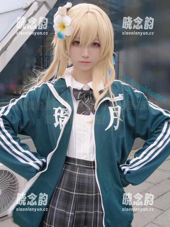 朝雾爱的黑白美学图包分享，感受光影交错下的情感碰撞！.txt