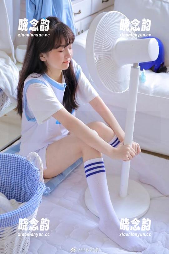 定制摄影，为你呈现杨衣yangyi女王的绝妙图片和灵动风格.txt