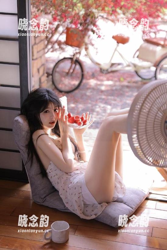 果团网 - 尹意纯学姐写真作品最新更新，捕捉年轻灵魂的绚丽瞬间.txt