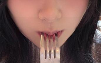 惊艳视界，观看柘烟Zuken双节限定兔女郎图包，感受节日的欢愉！.txt