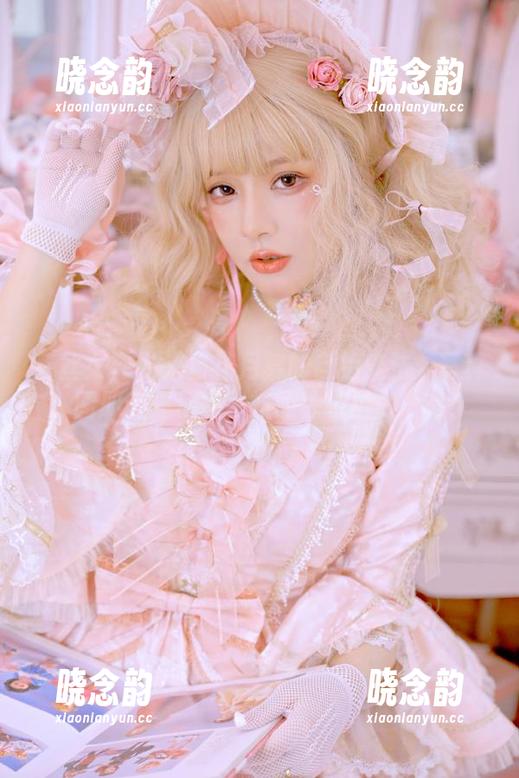 梦丝女神 - 来自花月舞的自拍魔法：写真图册里揭示每一帧的独特魅力.txt