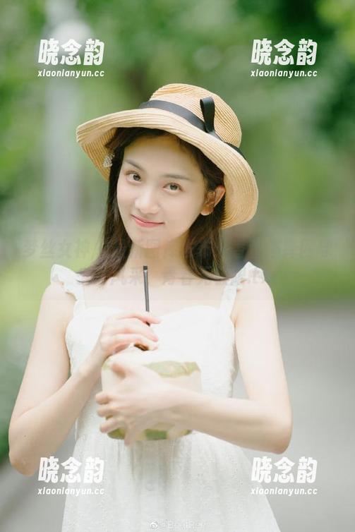 梦丝女神 - 最新图库发布：香萱演绎网球少女风采，青春无极限.txt