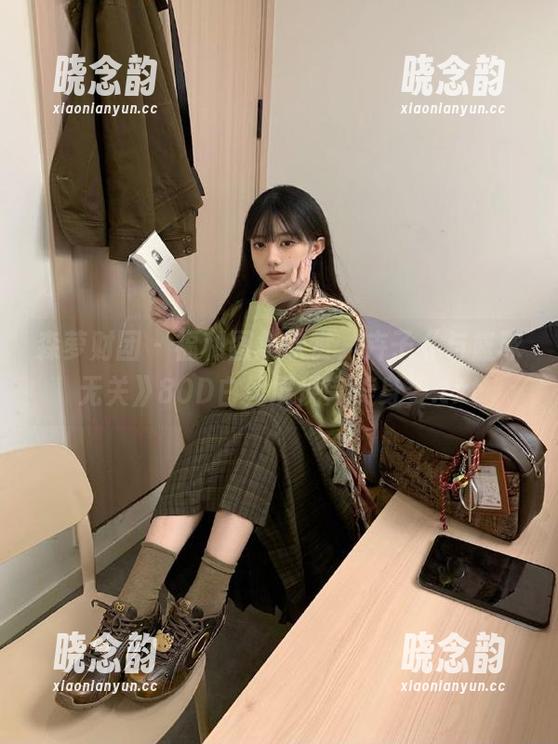 森萝财团 - 福利图集欣赏，卉子《与篮球无关》80D白丝展现完美身姿.txt