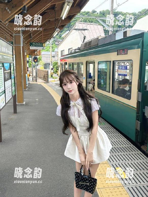 森萝财团 - 免费下载媛媛姐姐的精美写真图片，记录每一个动人瞬间！.txt